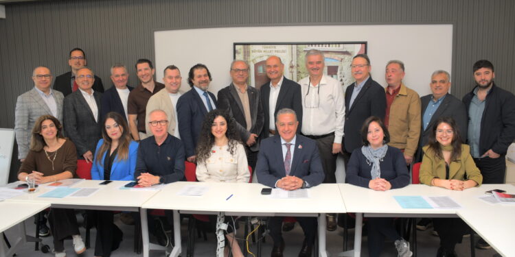 İZDO’da Ersin Atinel Güven Tazeledi